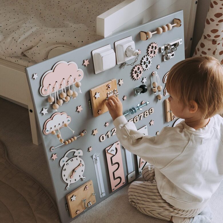 Aktivitāšu dēlis bērniem - zils un rozā